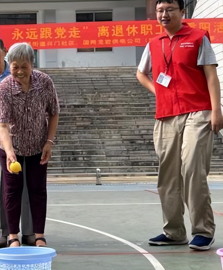 电网公司重阳节慰问离退休干部,电网重阳节