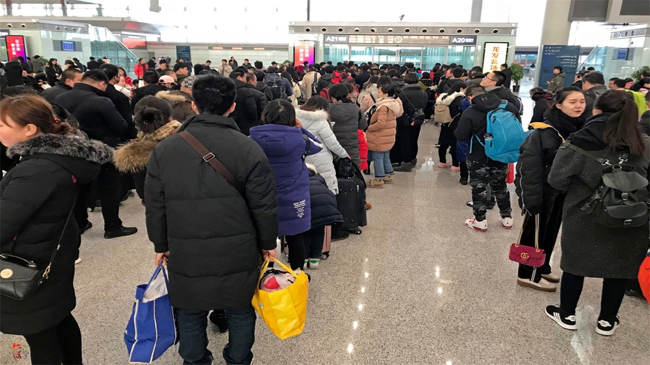 外国人吐槽高铁服务差,中国高铁被外国人评价