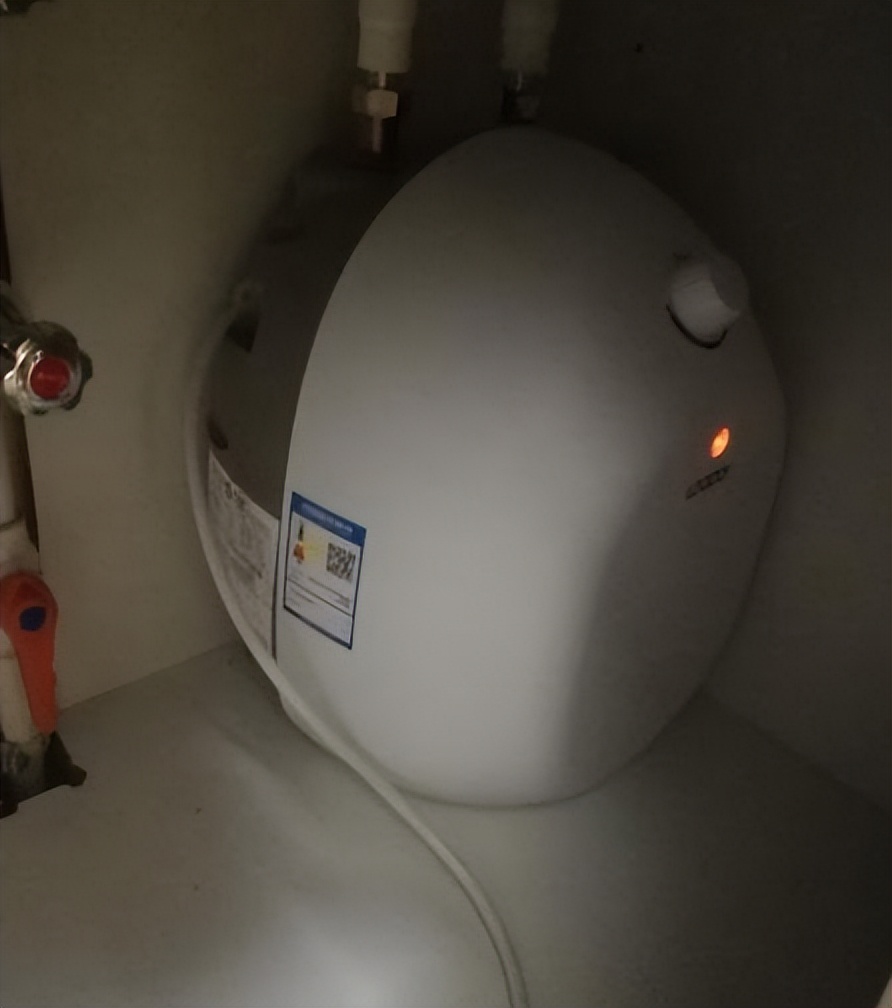 家里有小厨宝即热式好还是储水式,新安装小厨宝热水器出热水量少