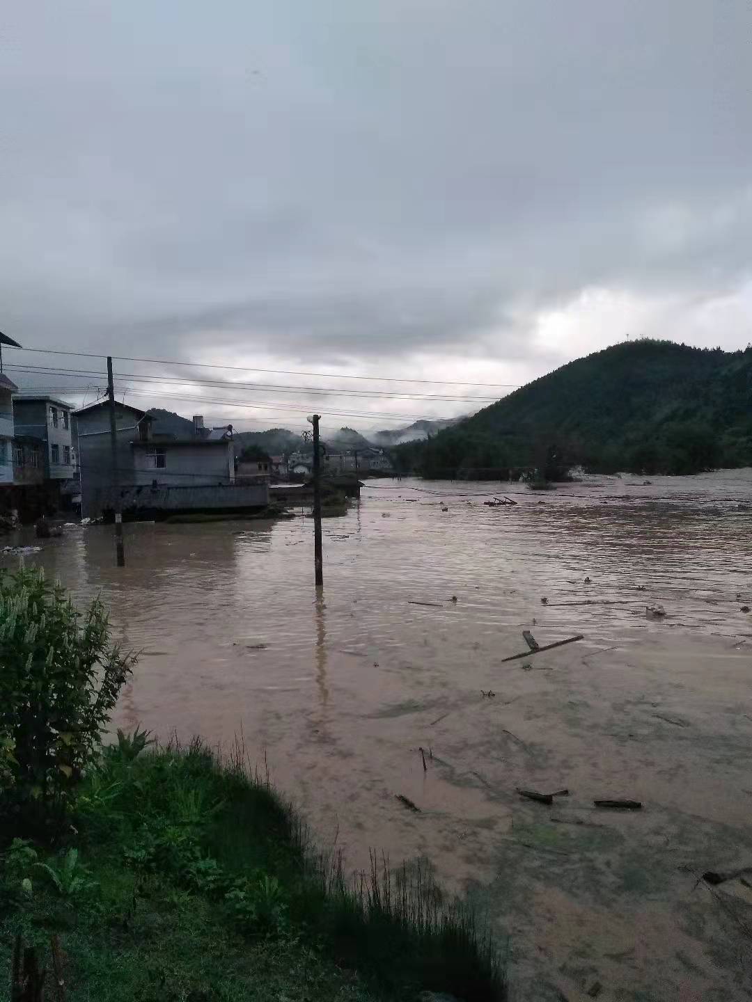 永安有辆助桥摩的，司机少年时曾成功解救被拐少女