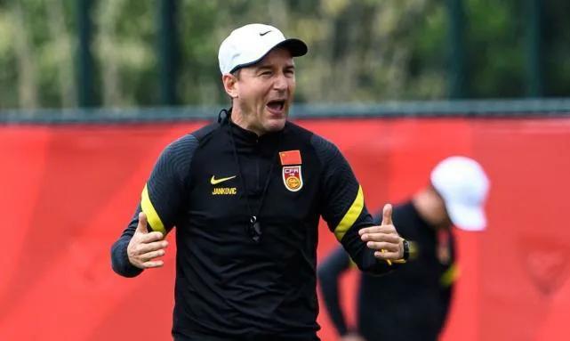 武磊造红失凌空，中国男足0:0新西兰，新国足的表现让人眼前一亮