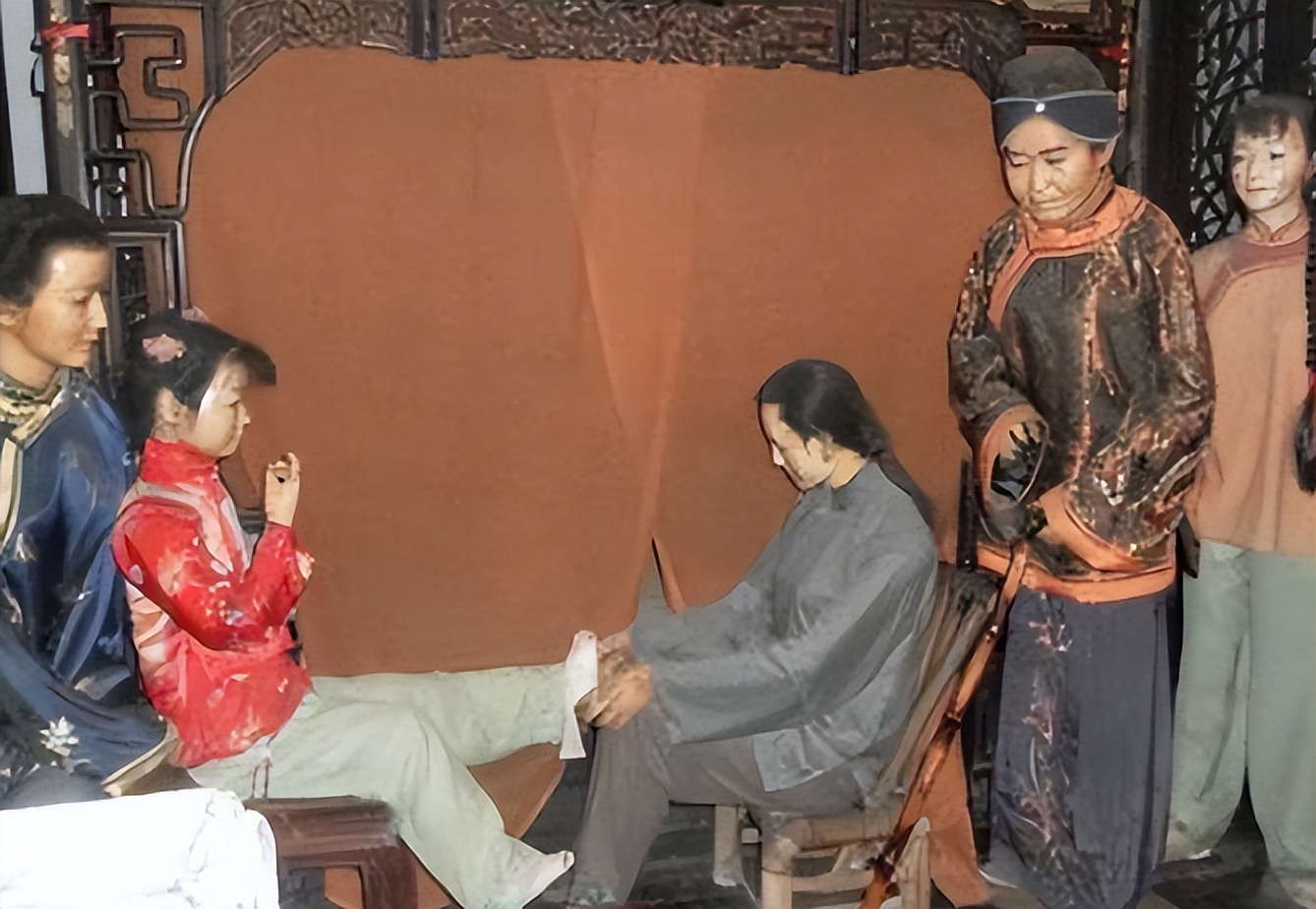 三寸金莲是李煜提倡的吗,李煜三寸金莲词