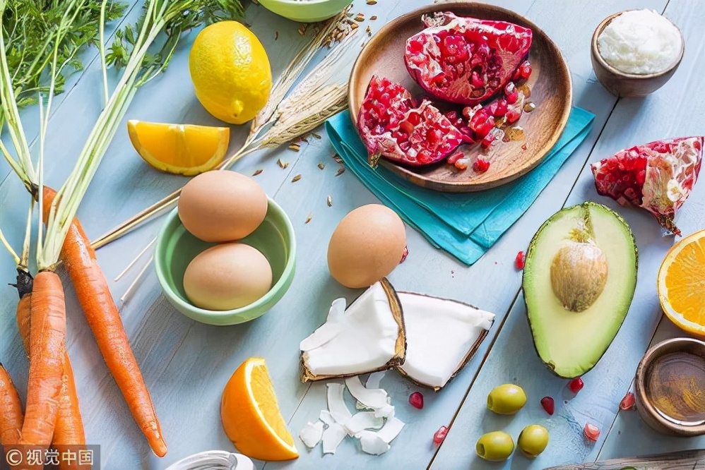 鼻子上挤出来的白色絮状是什么,鼻子挤压出现的白色条状物