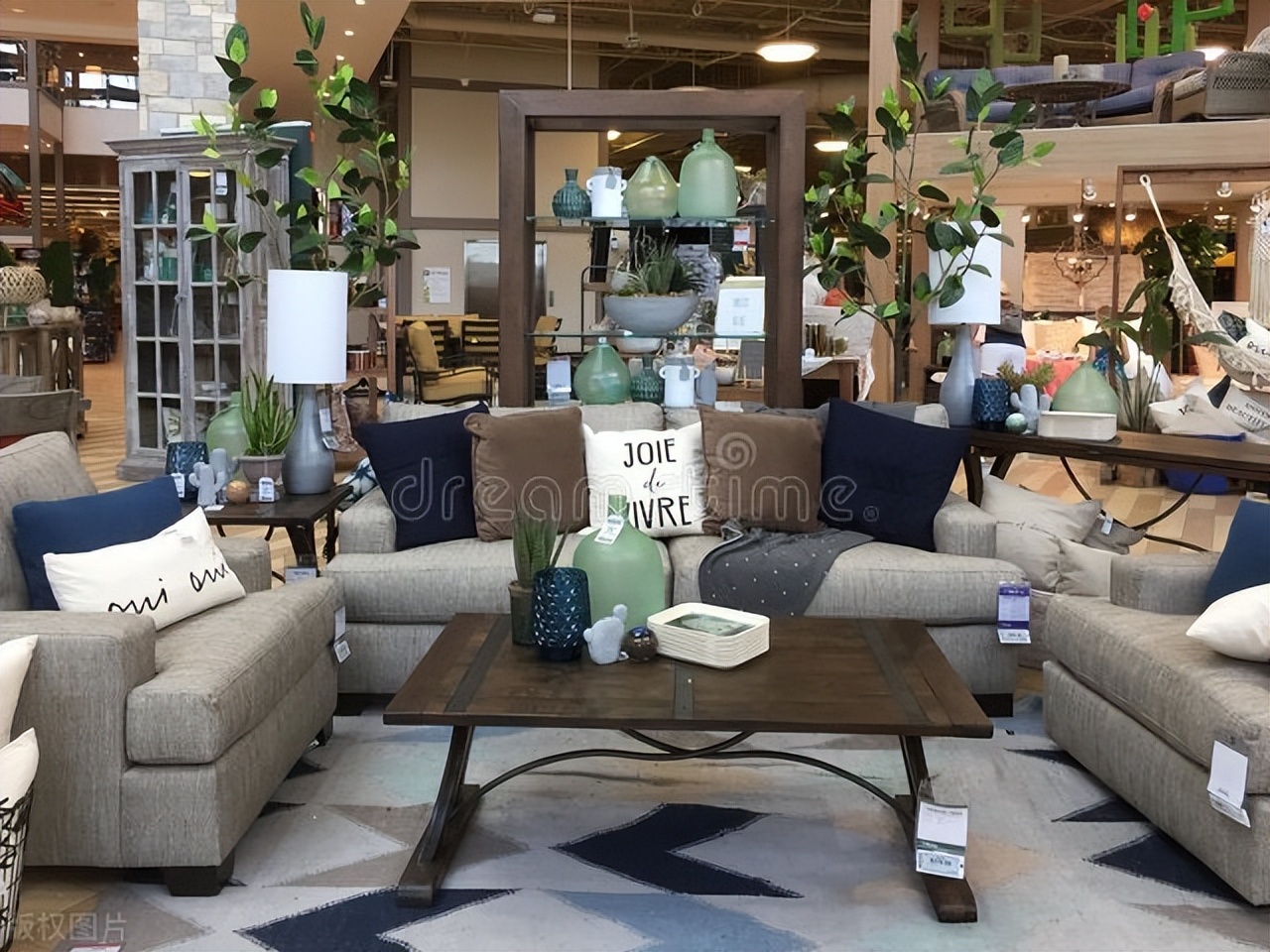 开旧家具店怎么赚钱,家具店一年赚十万