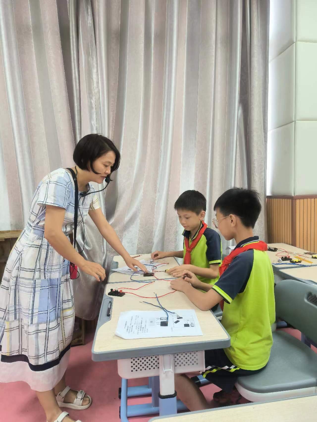 [劳动教育课]五年级校本课程中的《太阳能灯》