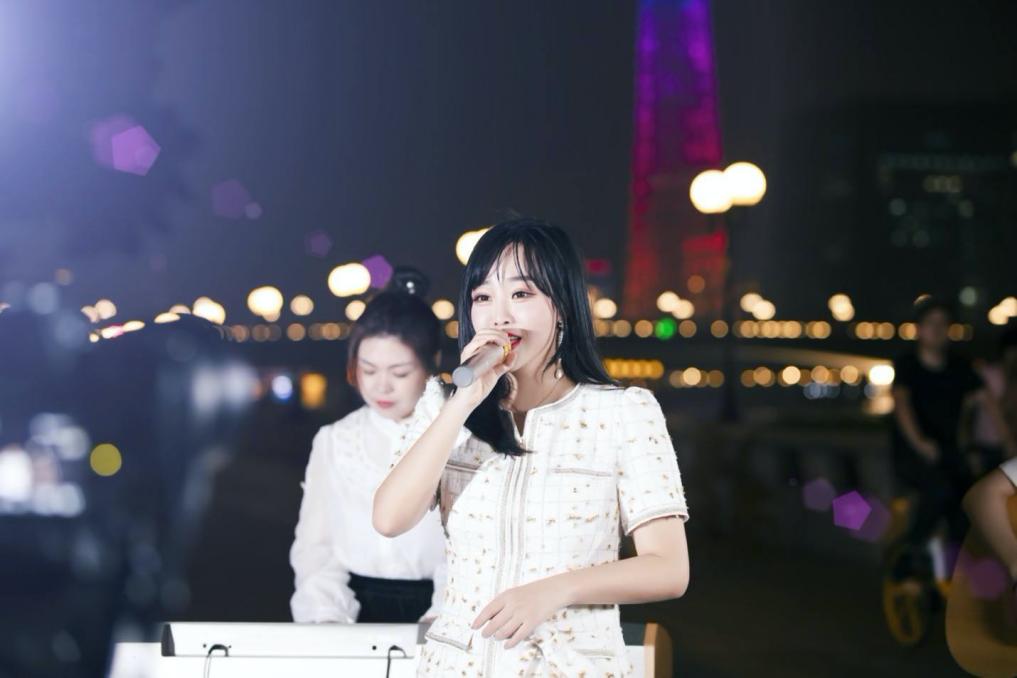 初瑞雪以需求出发做产品台江县方召镇各小学开展捐资助学活动