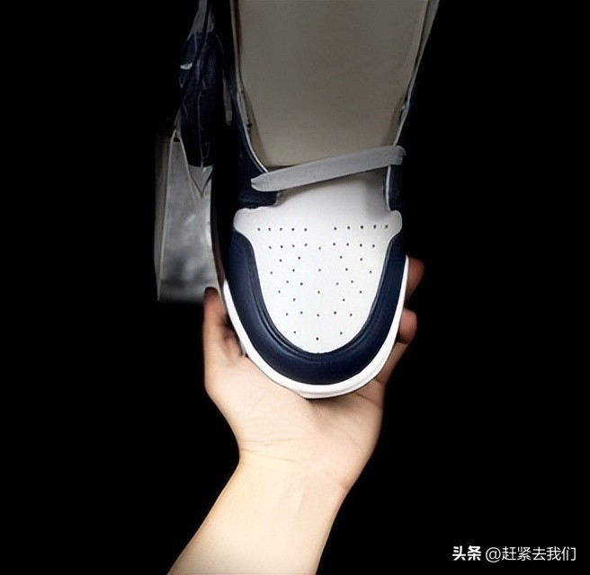 复古蓝色配什么颜色好看,黑色和复古蓝哪个颜色好搭配