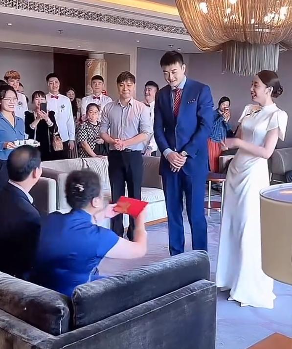 丛明晨婚礼伴郎入场,丛明晨婚礼在沈阳哪里举办