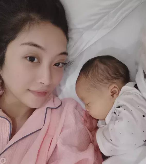 吵翻了！杭州33岁美女模特买精生混血三胞胎，养娃月花10万…...