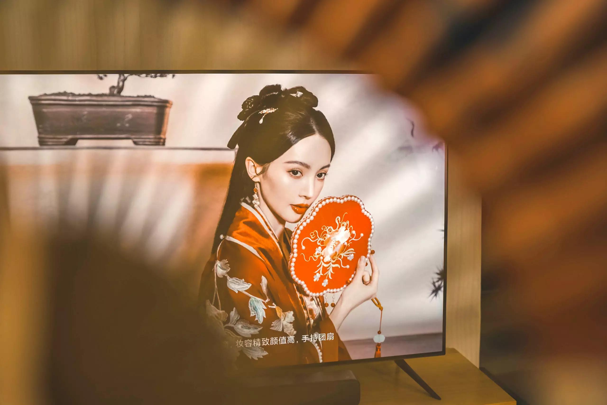 小米6oled55寸电视效果图,居家看电视氛围