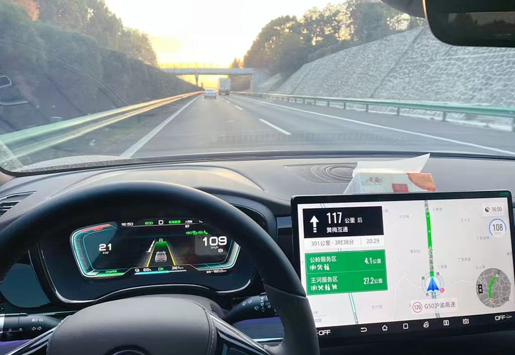 车管所上牌200元，4S店却收1500元，自己上牌真的很难吗？