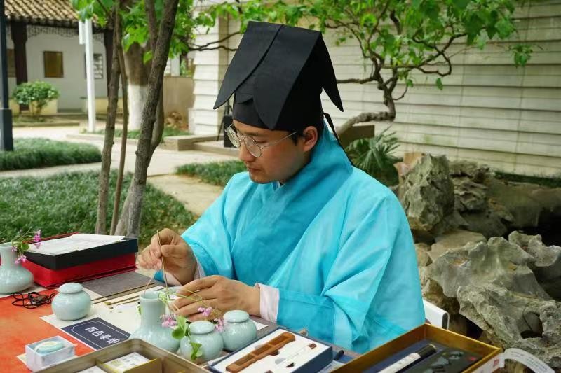 何处觅江南？苏丝《觅色——服饰里的江南色彩》待君来