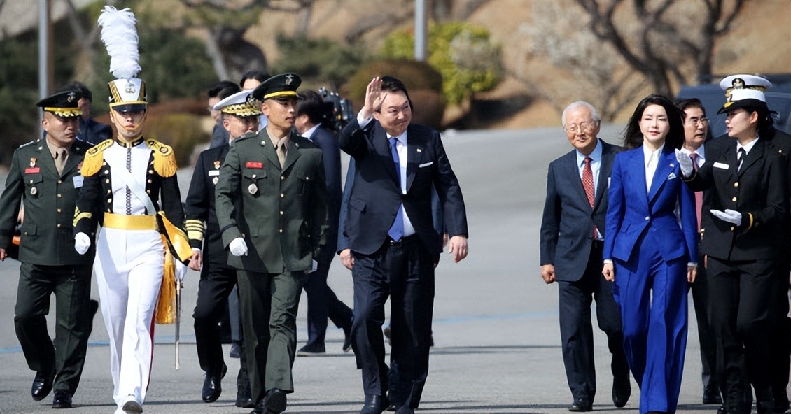 韩国第一夫人访美服装秀,韩第一夫人照片