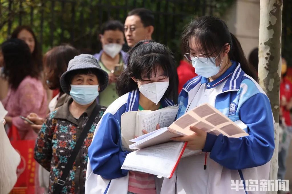 刚刚，青岛5万多勇士霸气走进战场！少年，此去何求？夺盛名、拔头筹、争魁首、独占鳌头！