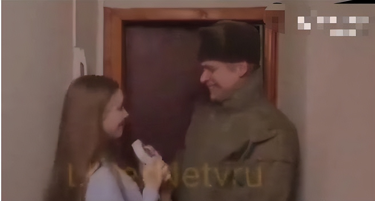 从买拉达到买手机,宣传片中俄军赚的卢布贬值非常厉害