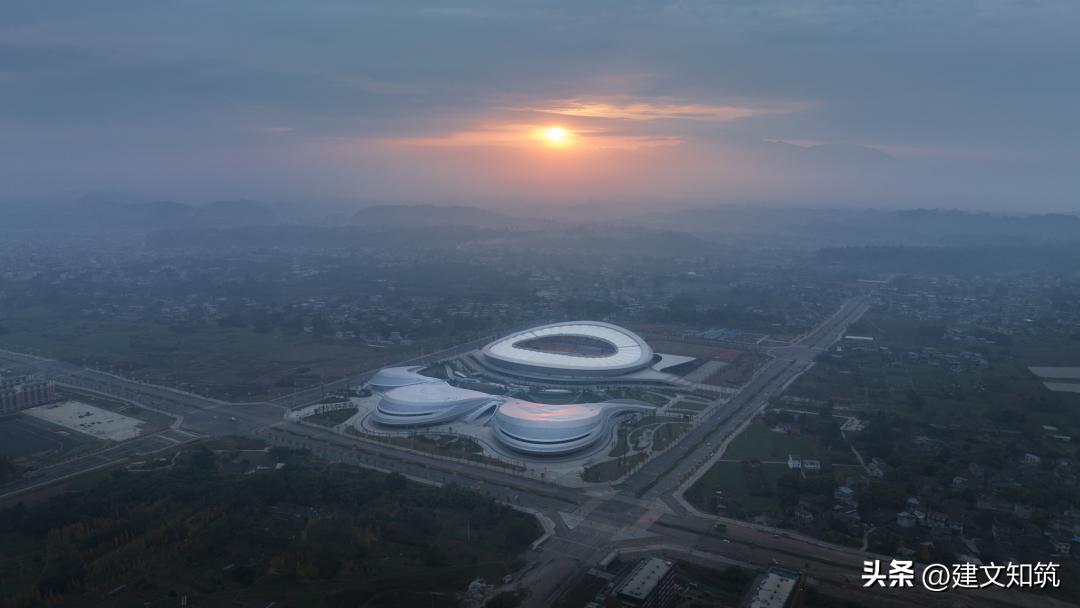 重庆龙兴体育场足球场,成都龙兴足球场