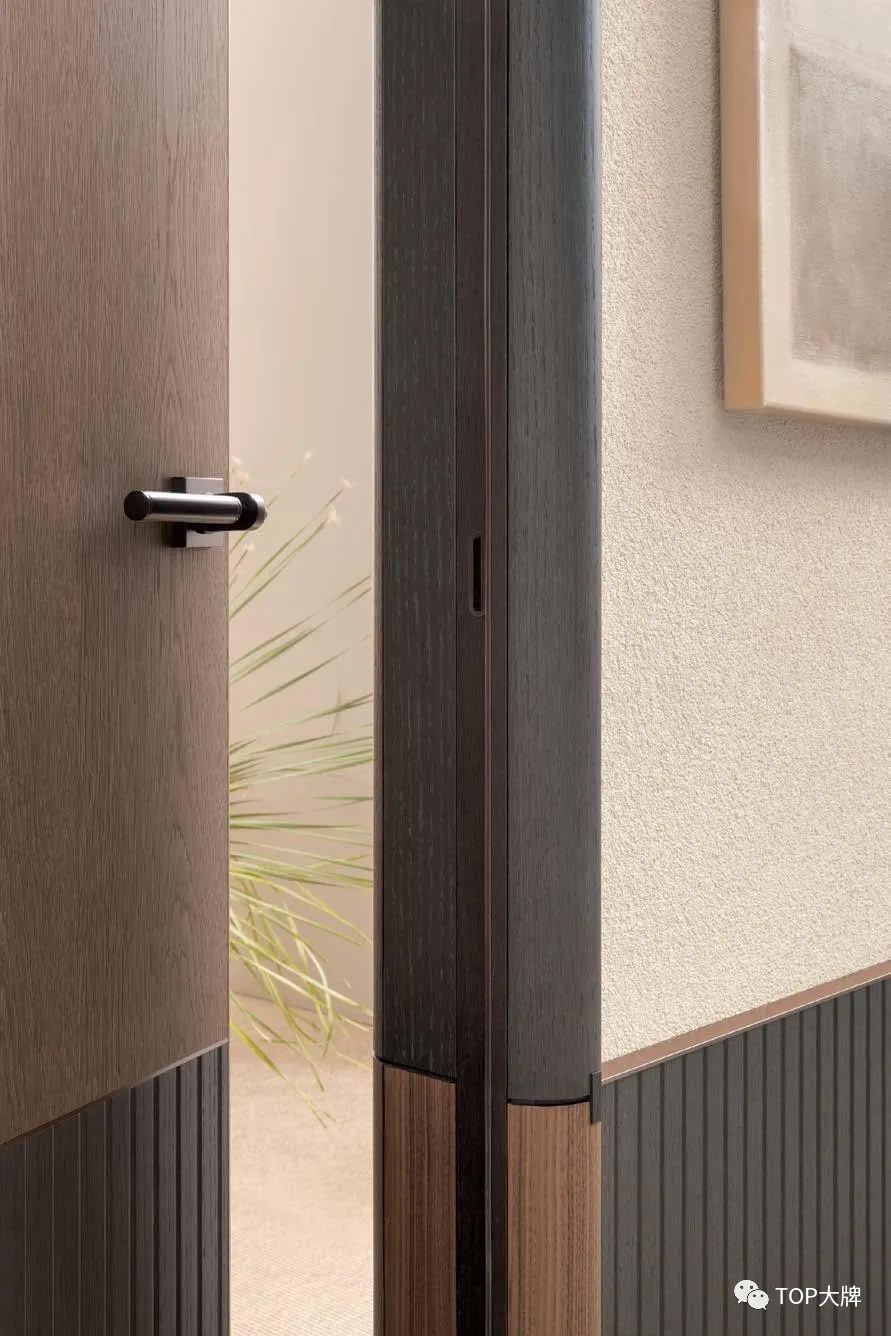 意大利轻奢顶级卧室门,意式轻奢风格隐形门
