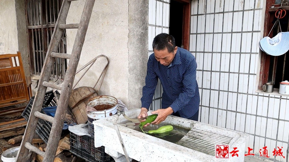 湖北通城：200米深井涌出甘泉，38户山区群众喝上甜水
