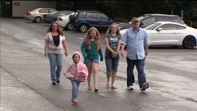 美国穷人真实居住生活视频,美国穷人农村每天真实生活视频