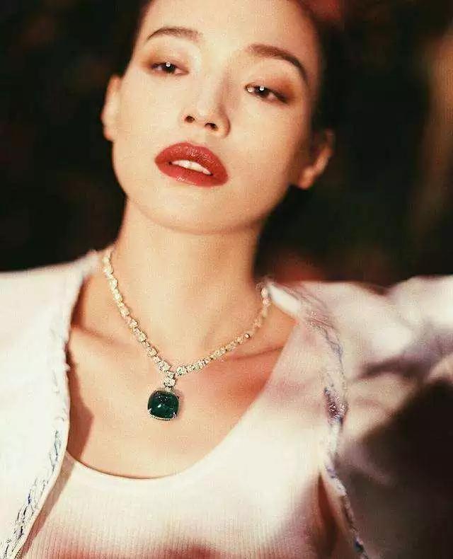 “大嘴”让人嫌弃?知道这3点,嘴大也能风情万种,越老越有魅力