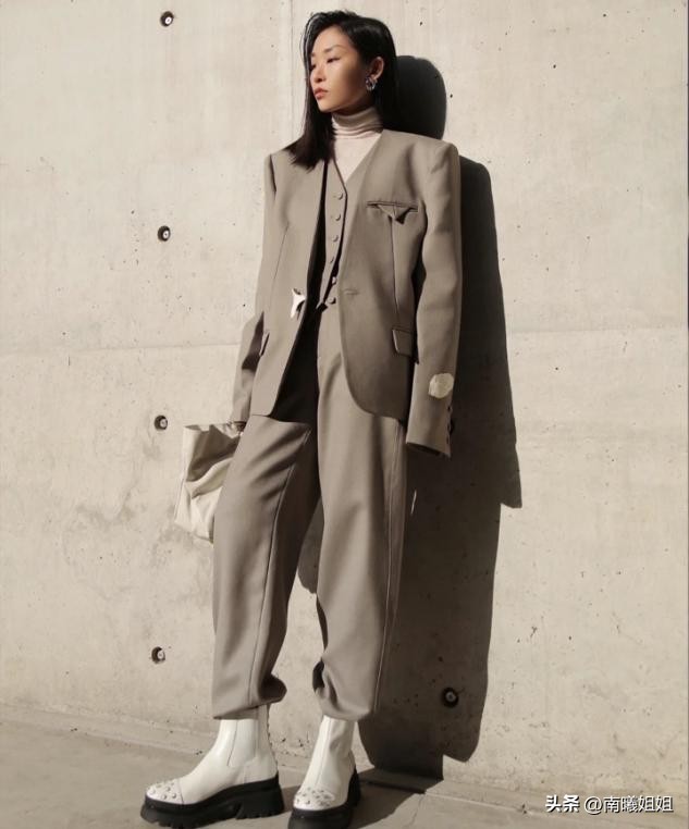 杨幂同款镂空马丁靴显腿粗吗,杨幂带火的鞋子素材