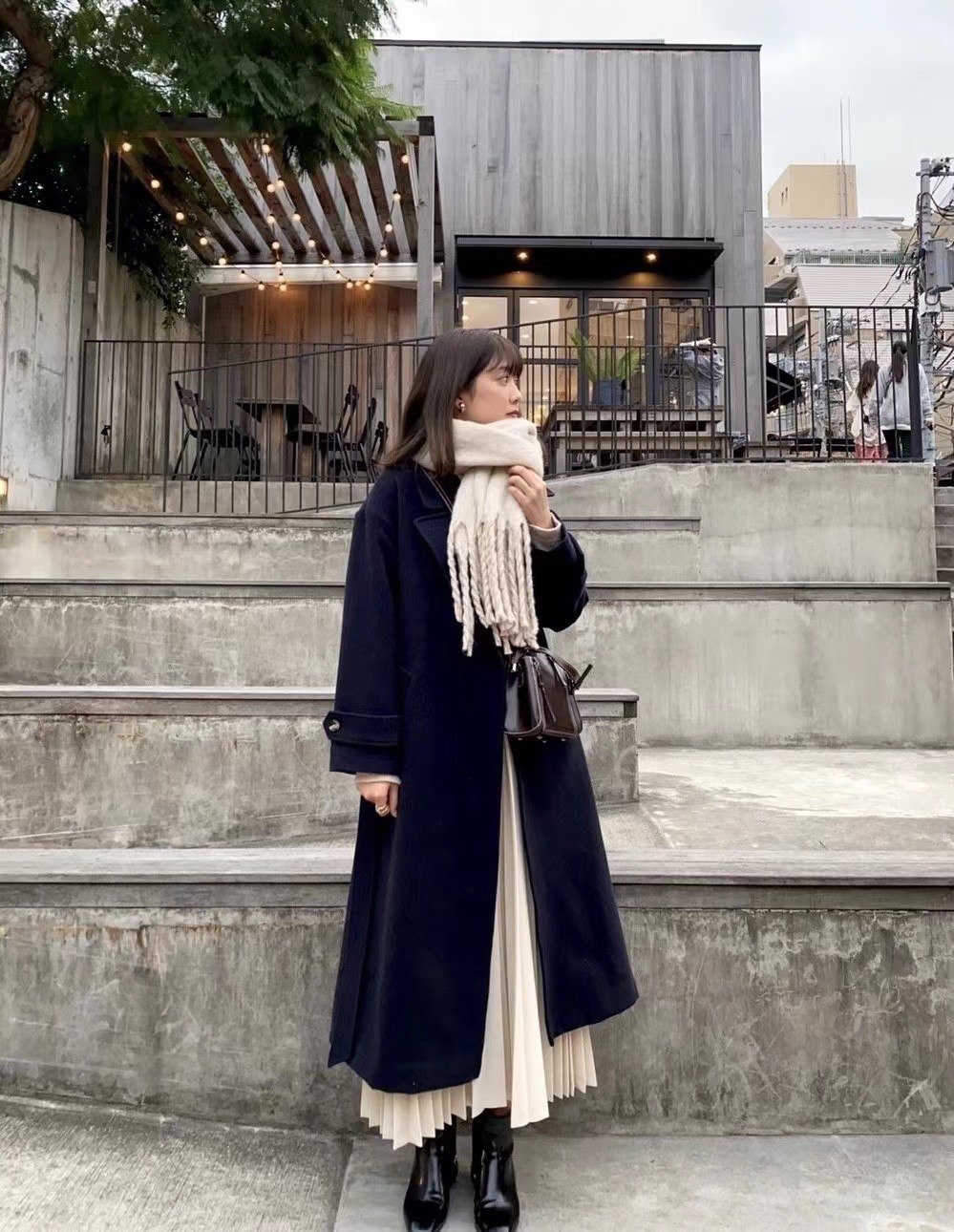 怎么样搭围巾显脸小,薄围巾怎么系显脸小