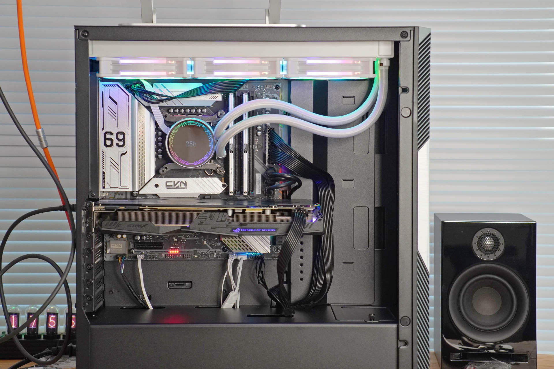 显卡局势不明朗的情况下，购入Z690和盖亚机箱，装机全新12代平台