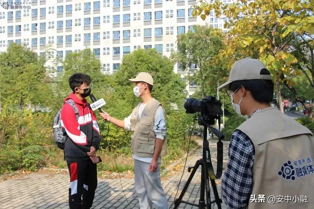 记者节致敬新闻人物,小记者致敬记者节