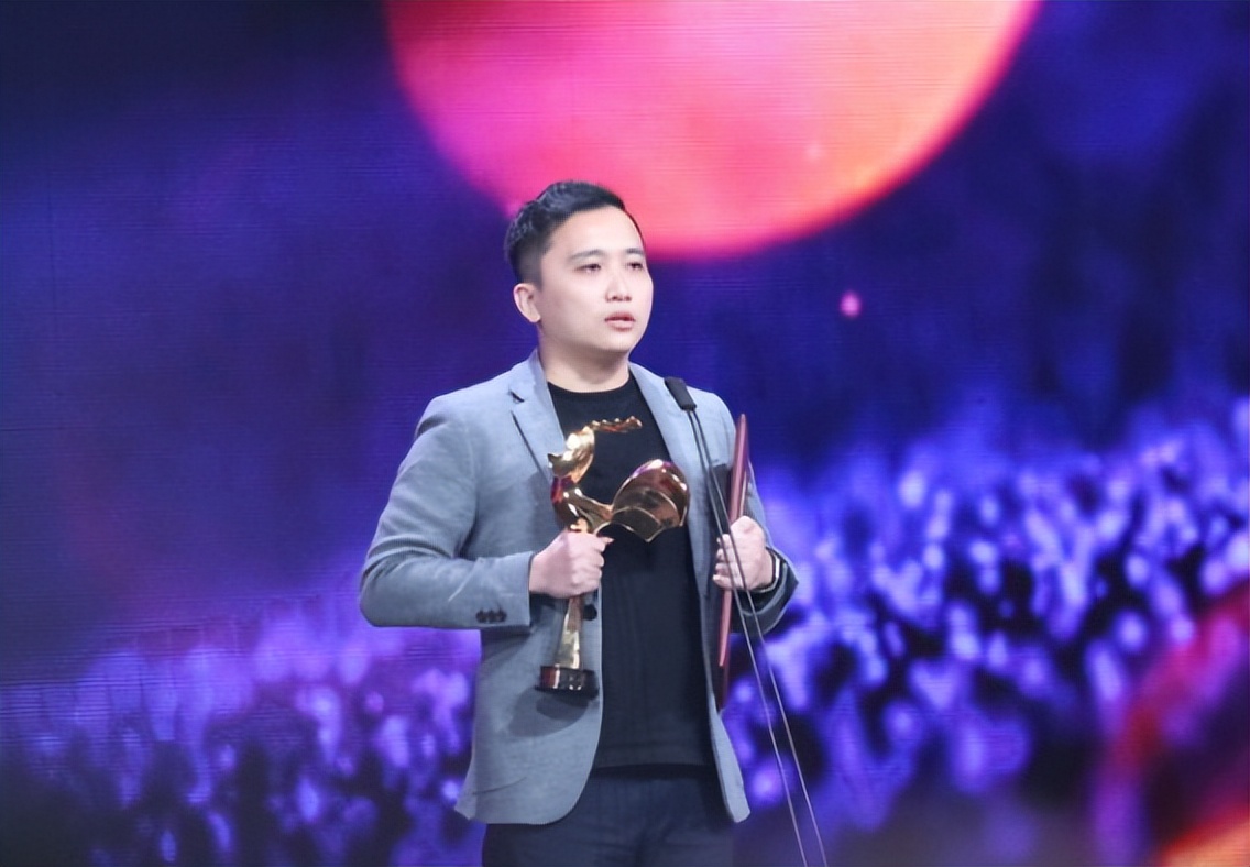 金鸡奖朱一龙获奖前描述,金鸡奖朱一龙获奖现场