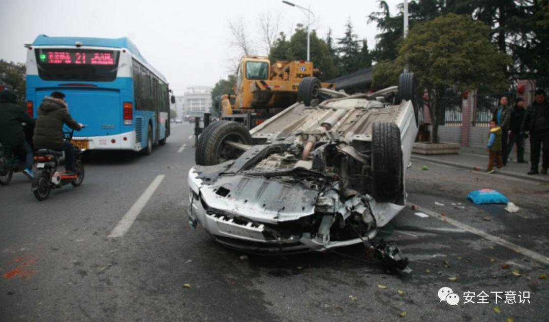 车辆侧翻最新消息,车辆侧翻正确做法