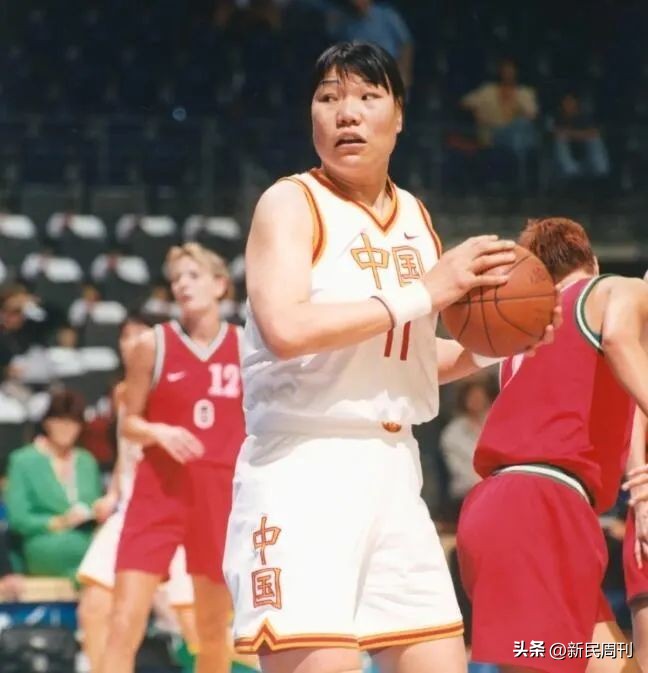 女篮世界杯郑薇教练布置战术,水庆霞为啥不能当女足教练