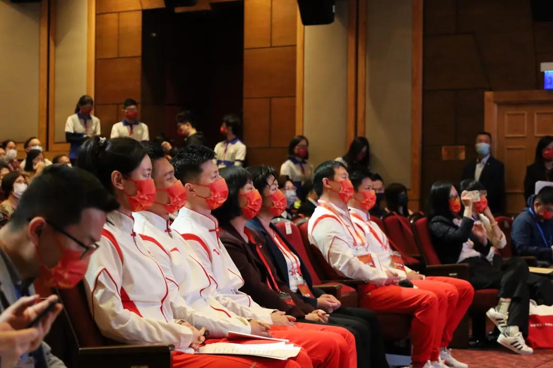 香港冬奥会运动员说东北话,香港奥运银牌港人的反应