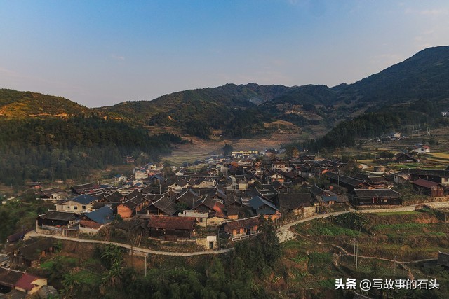 80后湖南女子远嫁澳洲,生两个混血儿,发现澳洲摆地摊一天挣4000