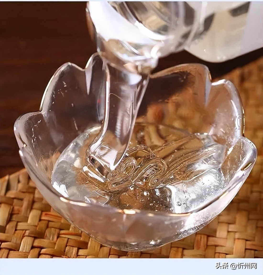 蜂蜜水是晚上喝好还是早上喝好呢,蜂蜜水早上喝好还是晚上睡前喝好