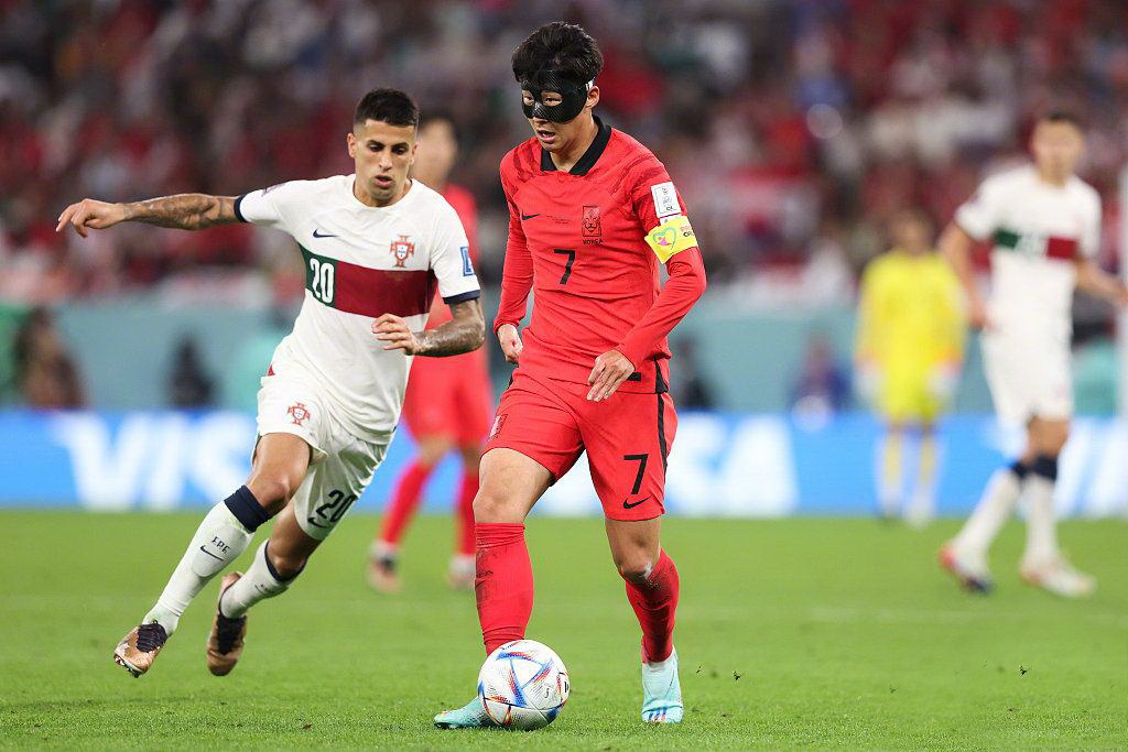 补时连进两球带领葡萄牙取胜,韩国2-1绝杀葡萄牙进16强