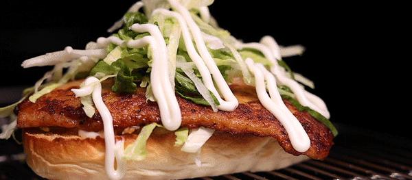 丹霞庄出现一个奇怪阿叔,一万块的店租竟卖起一元一只大鸡腿