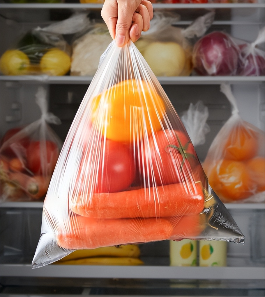 长点心！路边的小摊，都往碗里套个塑料袋，高温热汤直接倒在里面