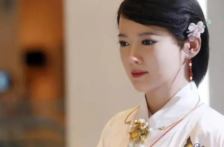 日本10万元机器人,日本妻子机器人上市遭疯抢