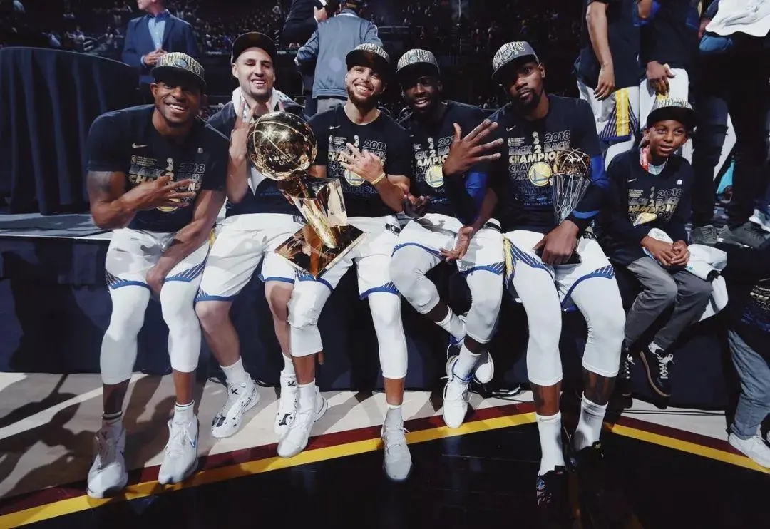 杜兰特在哪两个队得过总冠军,杜兰特到底拿过几次总冠军呀