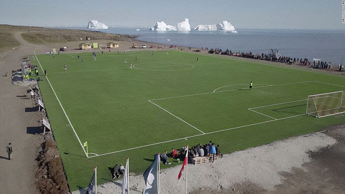 学校人造草坪的优缺点,为什么现在学校都用假草坪