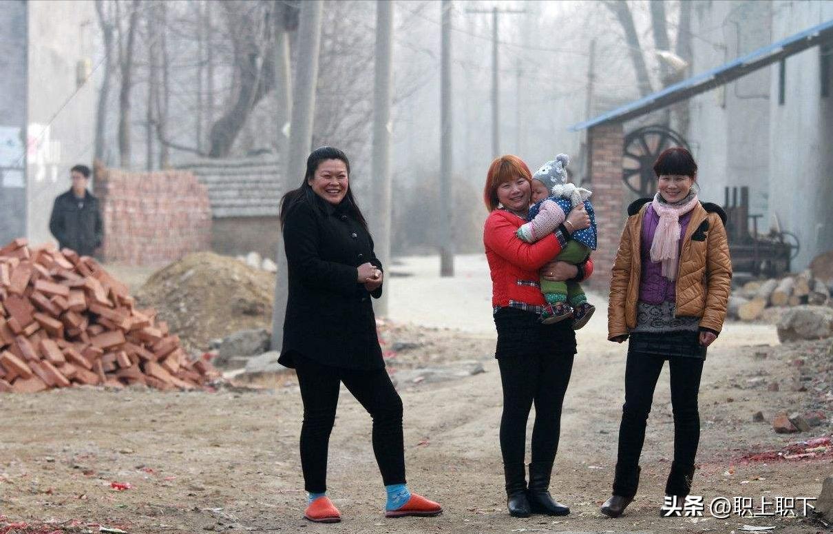 湖南邵阳夫妇在乡场镇给老人拍照月入过万，农村创业有五个风口