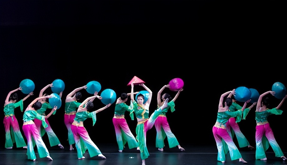 印度古典舞蹈的审美特征,中国印度舞蹈对比