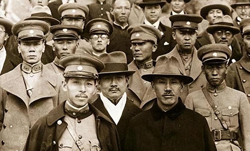 九一八事变张学良为什么不放一枪,九一八事变时张学良为何弃守东北