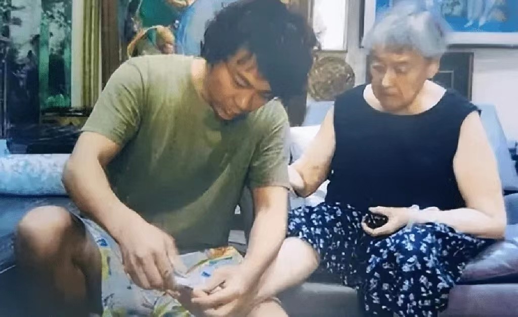 江苏南京19岁少年骗40岁富婆,男子靠吃软饭骗到富婆2亿遗产