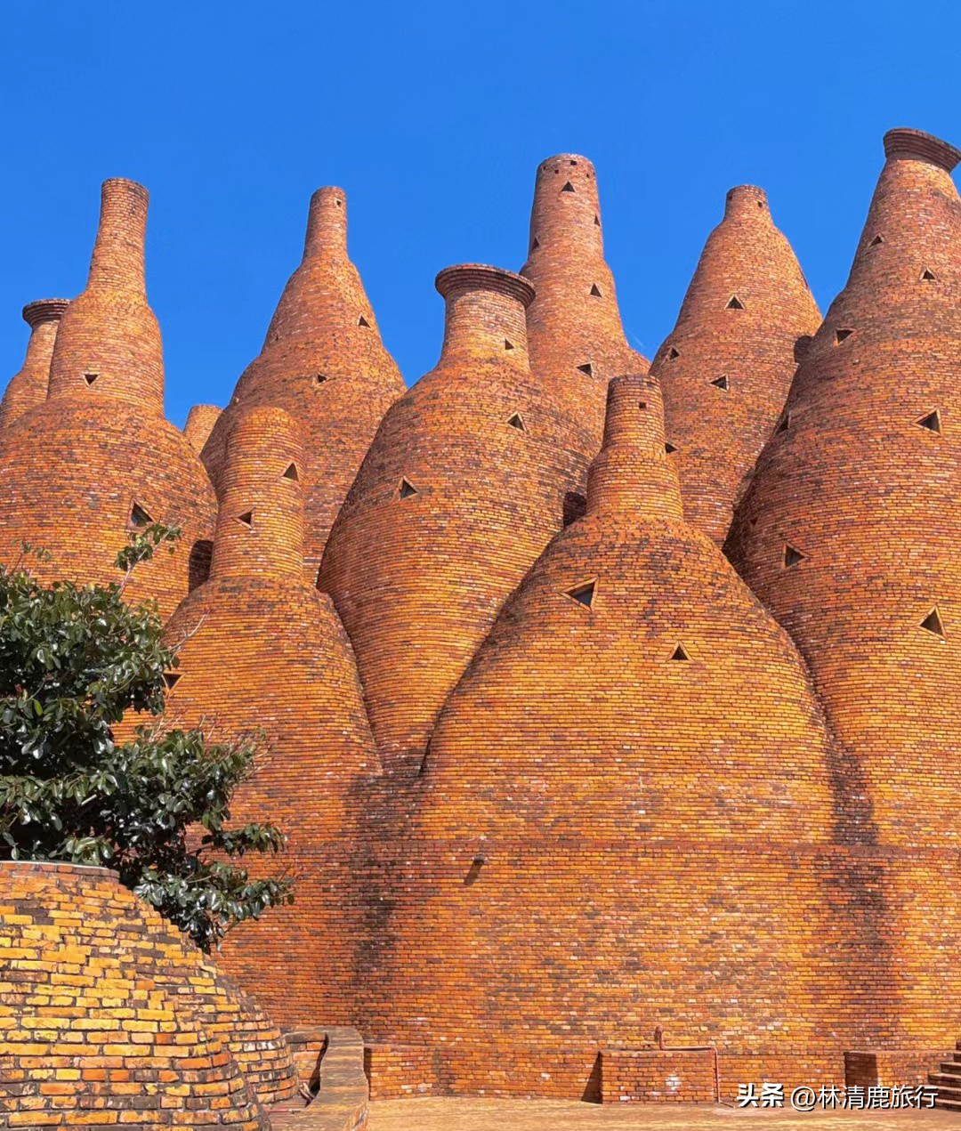 半城温泉半城湖！这座县级市冬暖夏凉，外地人坐高铁来避暑