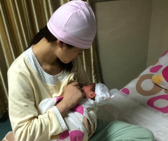 新生宝宝噎住咋回事,新生宝宝溢奶处理