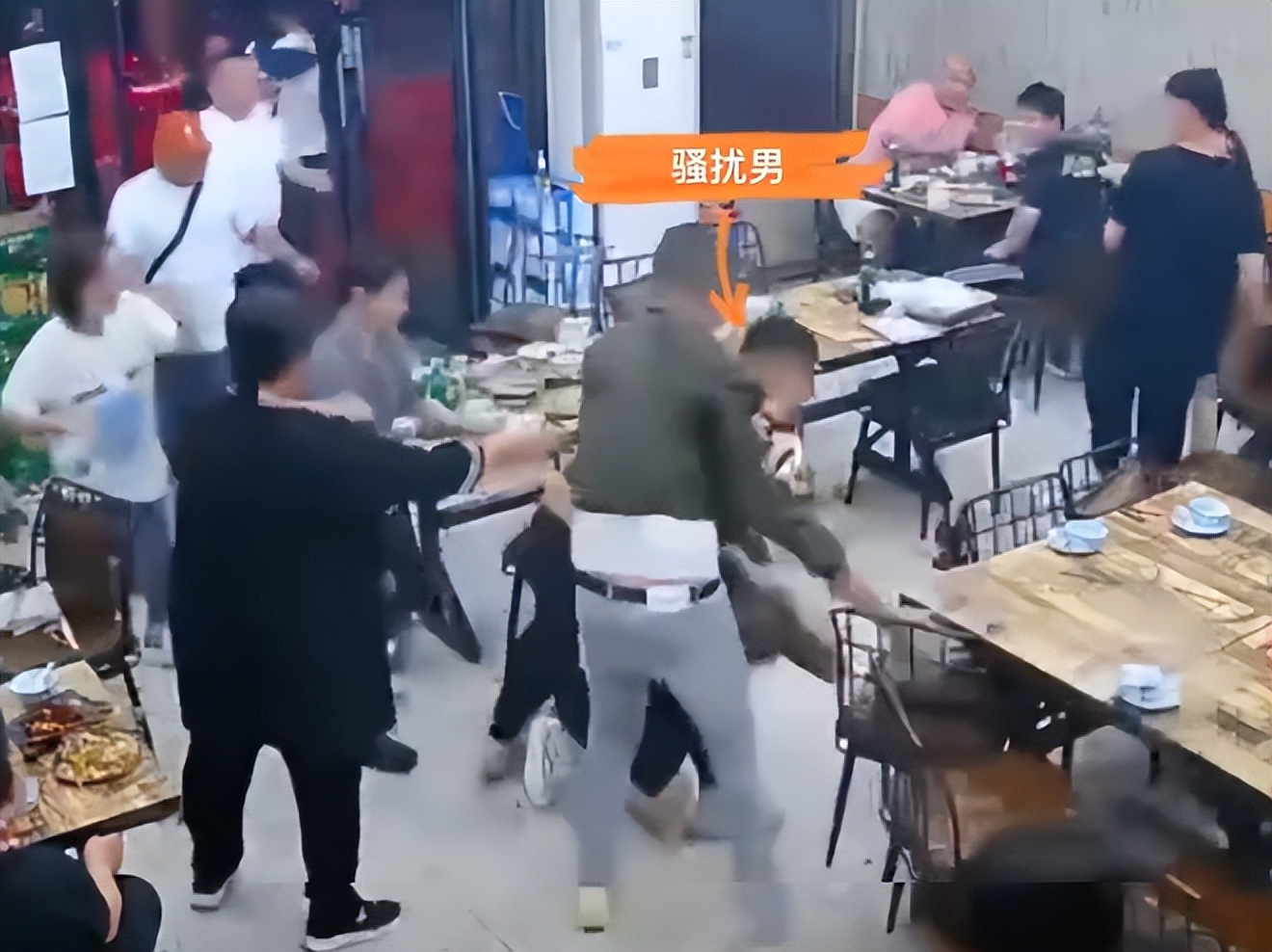 唐山打人案女生见义勇为,唐山打人女孩子见义勇为