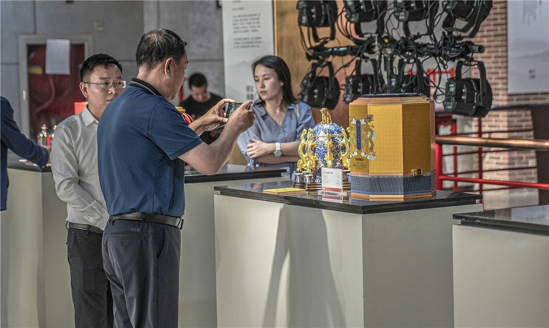 千年重器创新复原，盛世九龙樽新品首发：万茗堂再出“新王牌”