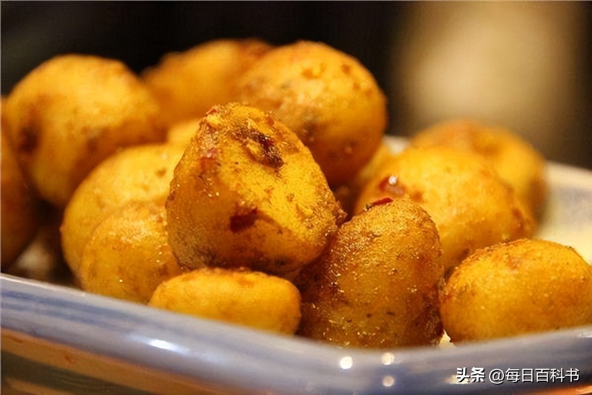 街边的煎炸鸡排,类似鸡排章鱼小丸子的小吃