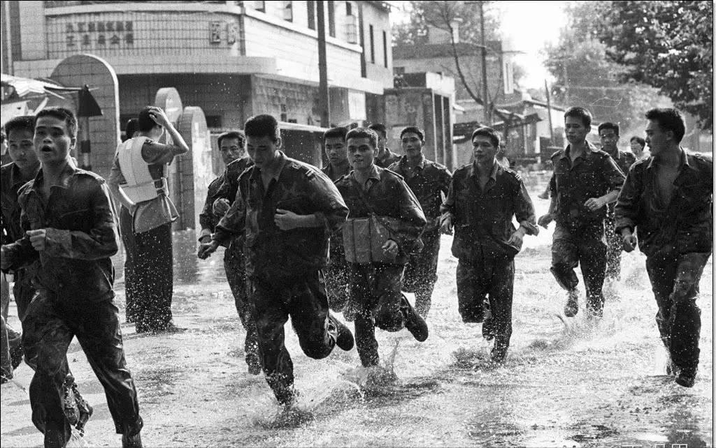 98抗洪爆破堤坝,98抗洪决堤口